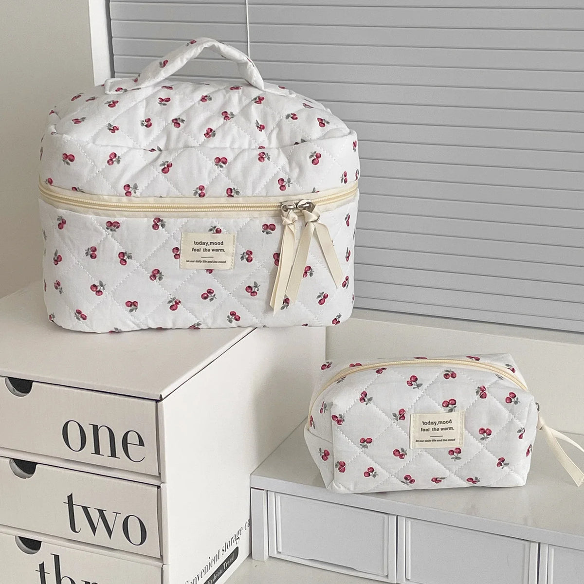 Cherry Makeup Bag Women's Cosmetic Bags Fashion Portable Cute Cosmetic Travel Storage Pouch Handbag Cotton Quilted Zipper Purse