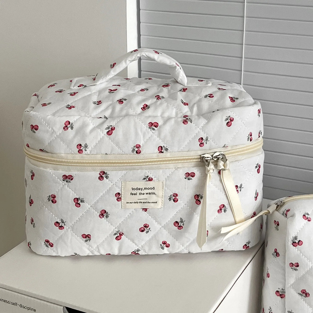 Cherry Makeup Bag Women's Cosmetic Bags Fashion Portable Cute Cosmetic Travel Storage Pouch Handbag Cotton Quilted Zipper Purse
